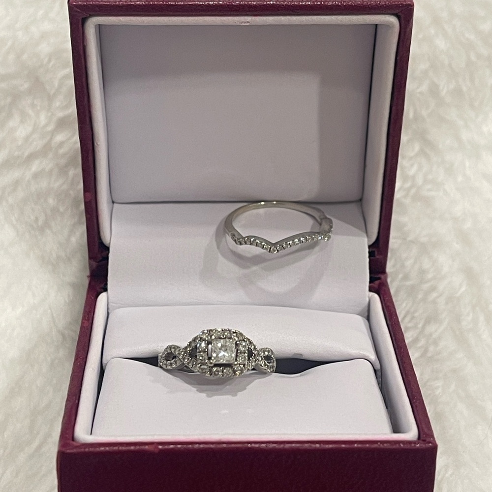 14kt White Gold Diamond Bridal Set - Picture 3 of 11